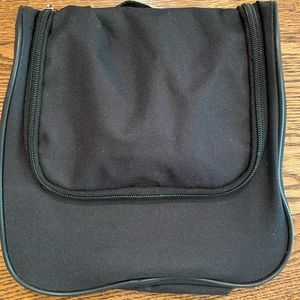 Black Nylon Hanging Dopp Bag